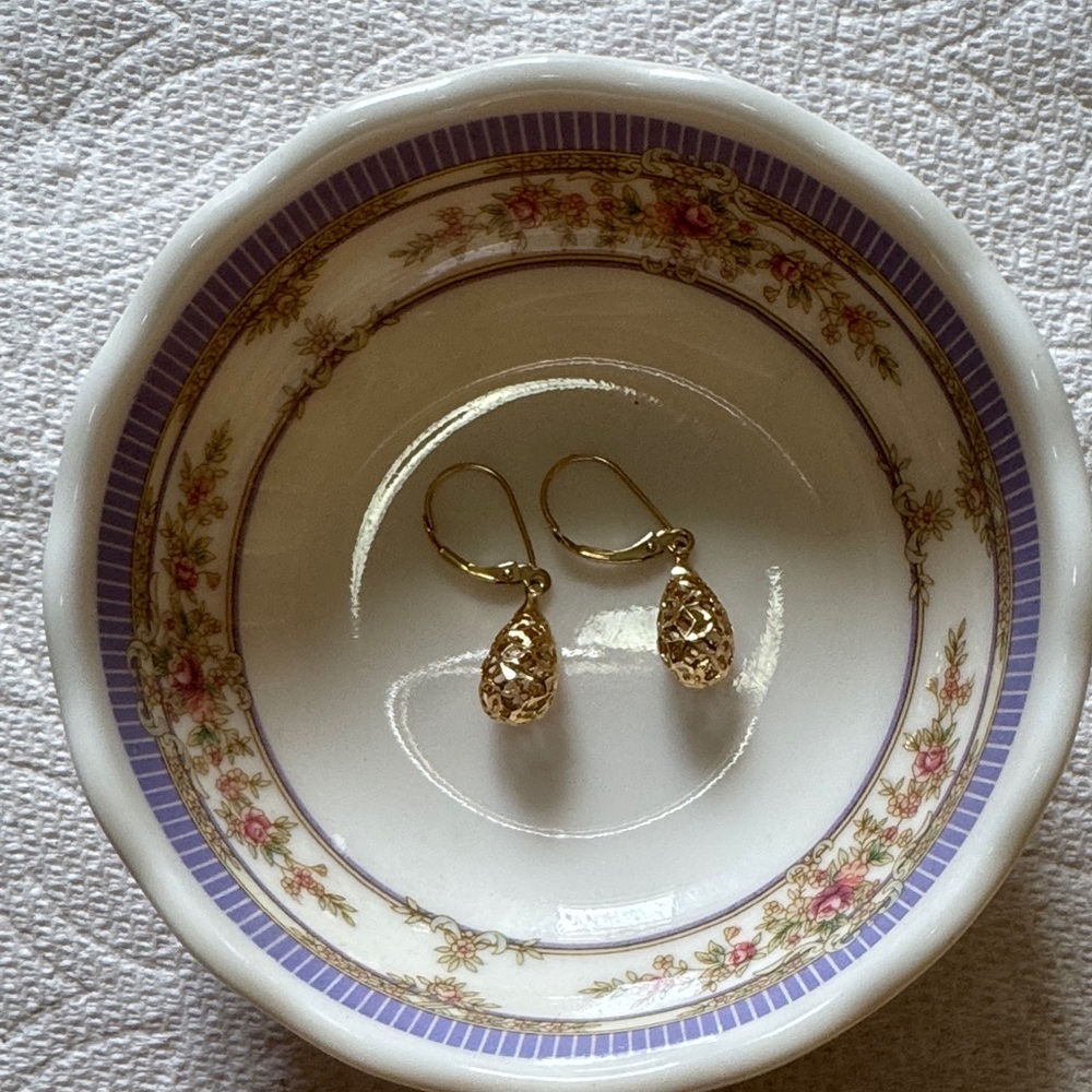 Elegant Gold Drop Earrings - Picture 2 of 4